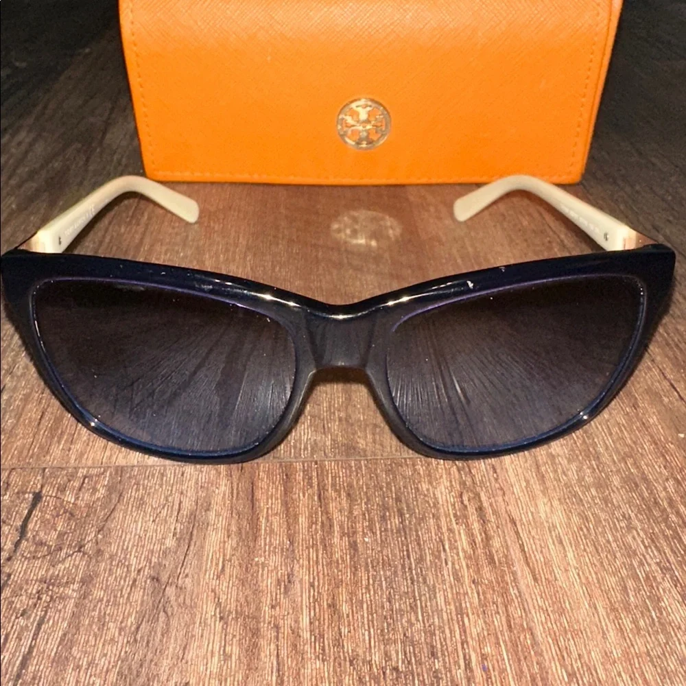Tory Burch TY7031 Sunglasses Black & White Signature‎ Logo